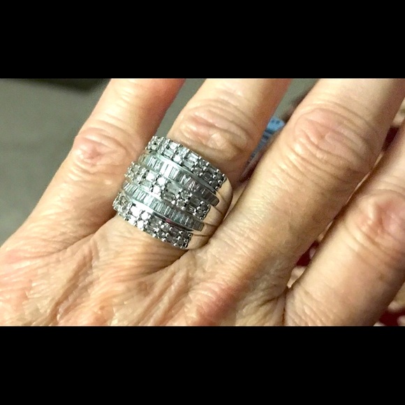 WIDE DIAMOND RING - Picture 3 of 4